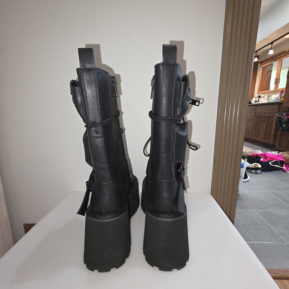 Black platform combat boots with zipper detail and storage Dolls Kills Size 6 - Picture 6 of 7